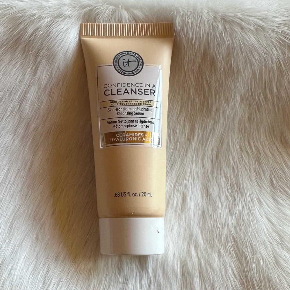 5/$25 IT Cosmetics Confidence in a Cleanser - 20ml